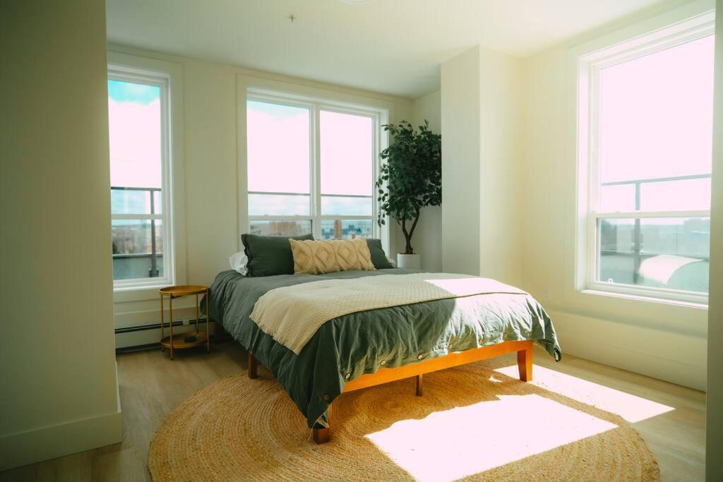 شقة Chic Cozy Retreat - 2Br - Stunning North End Views هاليفاكس المظهر الخارجي الصورة